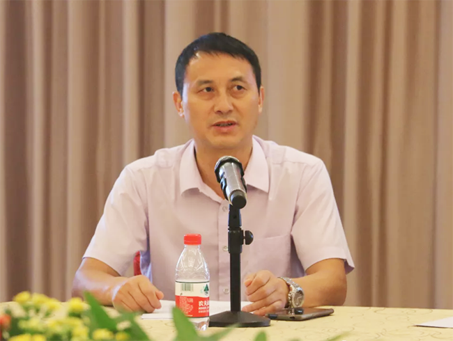 合家欢便利店董事长官斌先生发表讲话