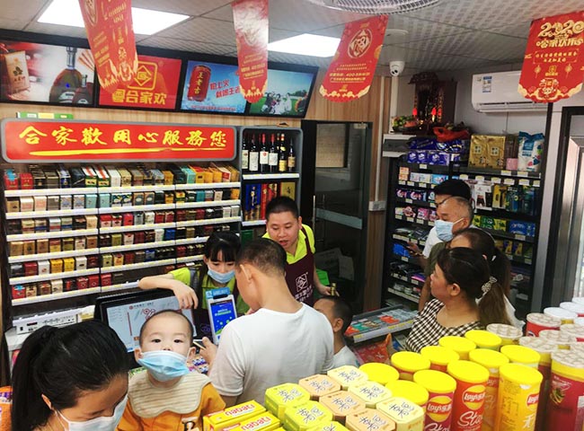 江门帝王广场合家欢便利店开业现场图